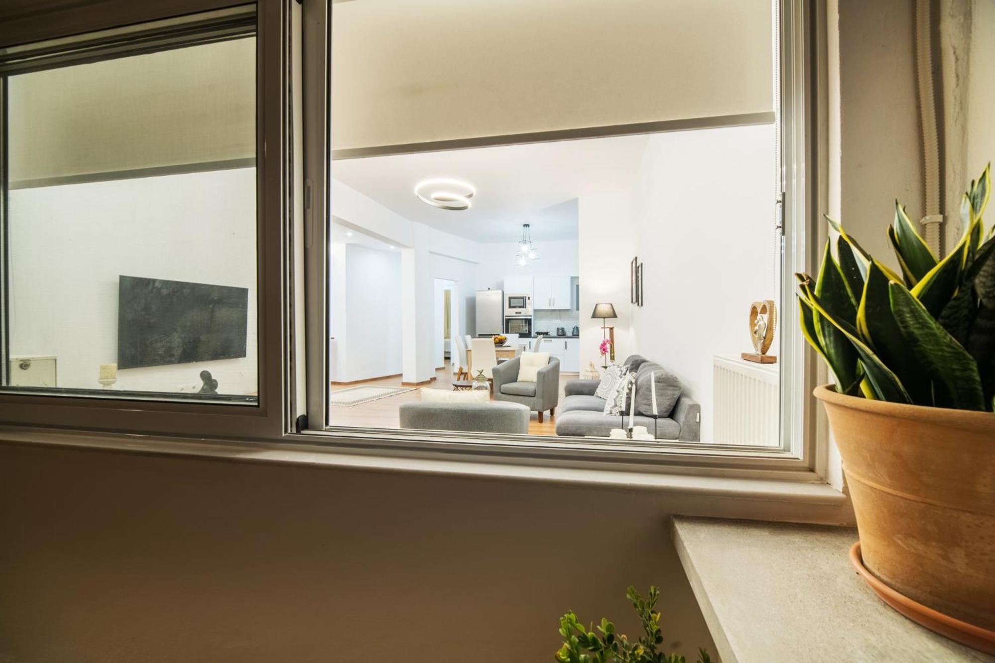 Calliope Luxury Apartment *